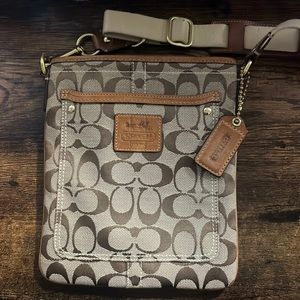 Coach crossbody. Zipper closure. Front open pocket.